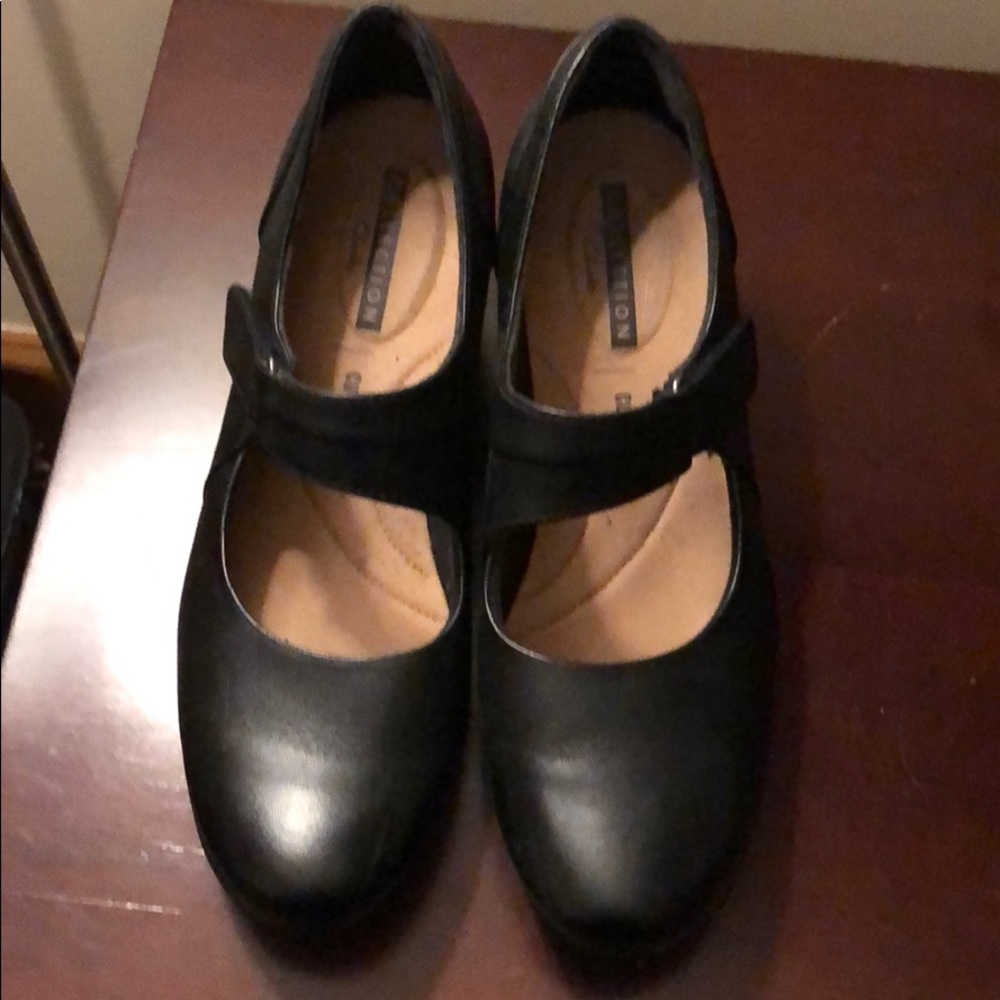 Clarks Collection Women’s Black Mary Jane heels 8